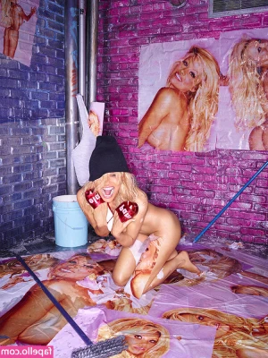 Pamela Anderson [ pamela-anderson ] - Wanna see more??😈