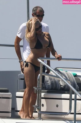 Pamela Anderson [ pamela-anderson ] - Come take a shower with me daddy