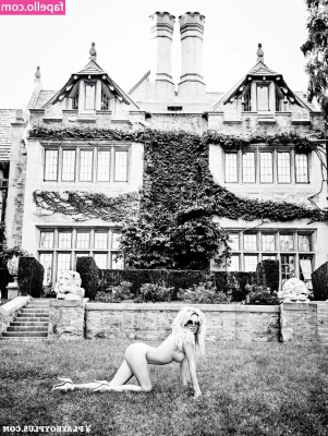 Pamela Anderson [ pamela-anderson ] - Doğa ve çıplaklık bu benim favorim  Nature and nudity my favorite