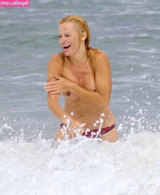 Pamela Anderson [ pamela-anderson ] - 當生病躺在床上時 最需要口天使 直接幫你口硬
