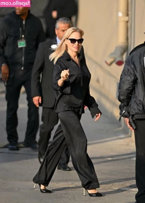 Pamela Anderson [ pamela-anderson ] - VIP members w/ auto renew on where are you at?