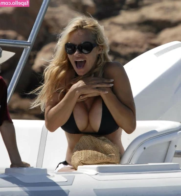 Pamela Anderson [ pamela-anderson ] - Hello friends 💕 Tip me 25$ for full video with heels and then just