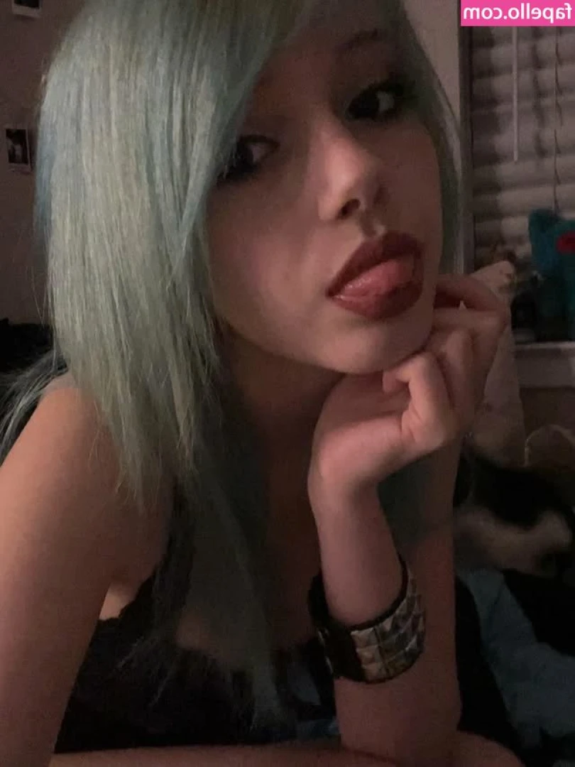 Emo Scene Chick [ emo-scene-chick ] - Good Morning! Breakfast is Ready 🔥💋
