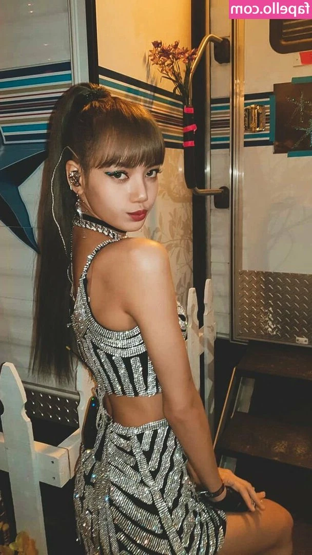 Lalisa Manobal [ lalisa-manobal ] - Change room fun 🤩