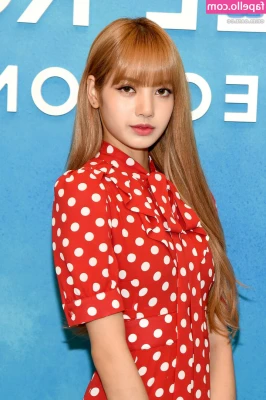 Lalisa Manobal [ lalisa-manobal ] - Submissive bottom kind of day today🍑 🍆