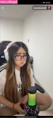 Fernandavaal - Doing things on Chaturbate.com/akgingersnaps