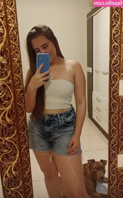 Thaislimacelegati - Sweaty yardwork makes it hard to contain💦