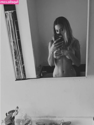 Larissa Schot [ larissa-schot ] - Just playing with myself a bit between rounds of games