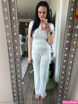 ughughughx3 - Wanna see this hot series? 10 photos of me rubbing my pussy under my