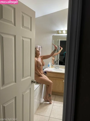 sincitycurves - Stroking her sexy bottom got my pussy so soaking wet x