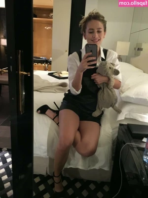 Dylan Penn [ dylan-penn ] - Can I be your assistant😈