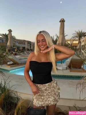Katie Proctor [ katie-proctor ] - Can you see what's hidden under?🤭