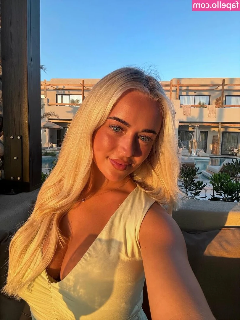 Katie Proctor [ katie-proctor ] - does my strip tease make your dick hard? 😍