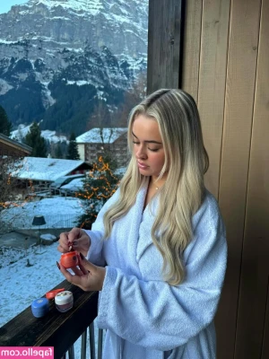 Katie Proctor [ katie-proctor ] - My car is having issues. Can you take a look?🤭😏