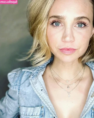 Fiona Gubelmann [ fiona-gubelmann ] - Do you like my slingshot?