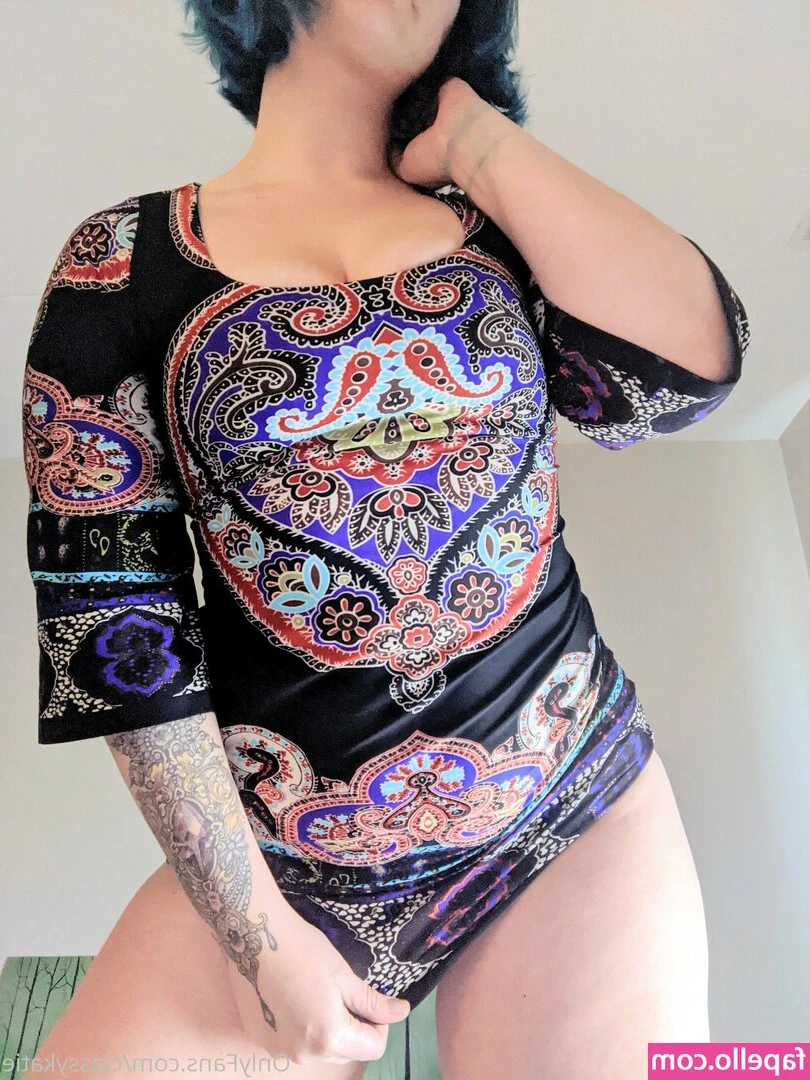 Classykatie - How good you are at titts licking and playing ?! DM me about it babe