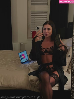 veronicafoxovafree - I like to have fun on hump day