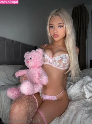Jailhailet - Sorry for the huge delay everyone, we just got moved into our new