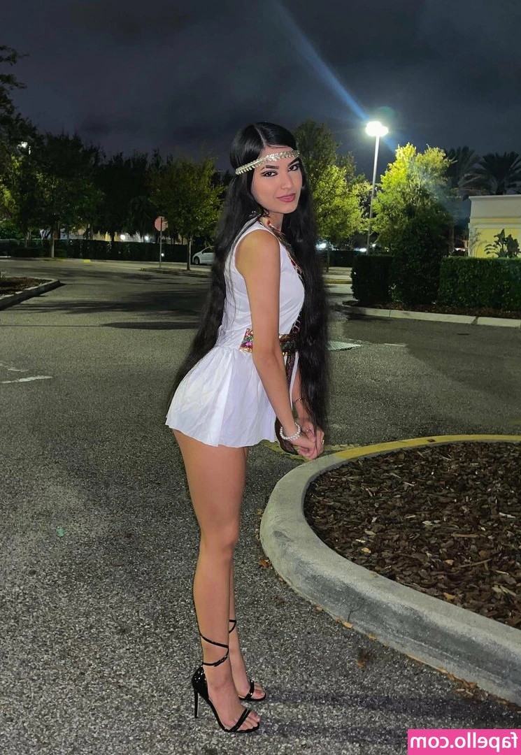 paola_ojeda1 [ paola-ojeda1 ] - Is it weird that i turn myself on when i see my body in the mirror?