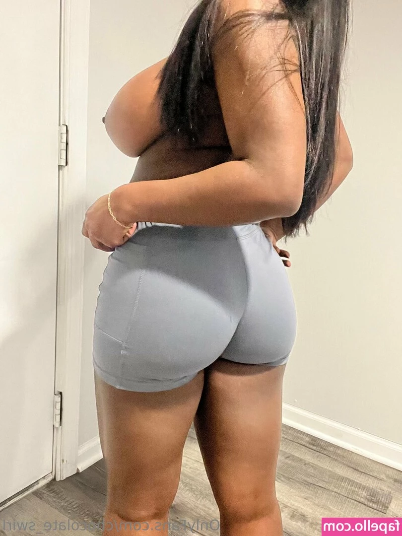 chocolate_swirl [ chocolate-swirl-1 ] - Happy post hump day 🙌🏻  Xoxo 😘