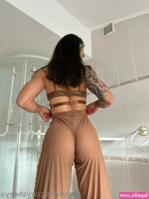 Xsheeya [ xsheeya-4 ] - You guys know I love to try out new fetishes 😏. In this new video,