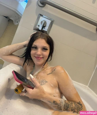 Joanie - I sweated so much and got so distracted while exercising🍑💦💦