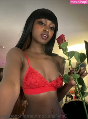 Richchocolit - all dolled up and ready to go eat some pussy 😋