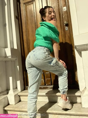 maggiecuteee - Nice on the feed  naughty in the DMs