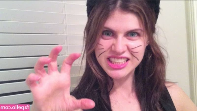 Alexandra Daddario [ alexandra-daddario ] - I segni del sole