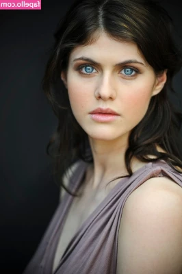 Alexandra Daddario [ alexandra-daddario ] - Oh shit  I like this cloth  Trying to take more pictures in this