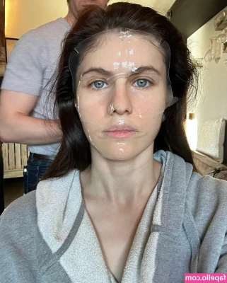 Alexandra Daddario [ alexandra-daddario ] - Happy weekend 🥰