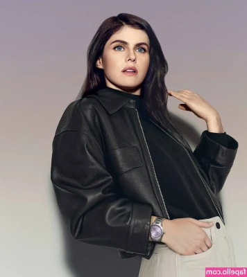 Alexandra Daddario [ alexandra-daddario ] - Wouldn't you love to know more about me?