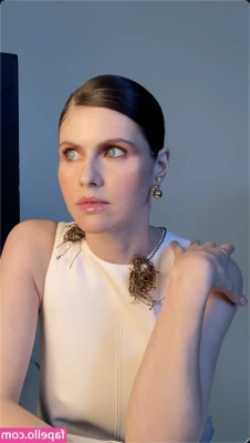 Alexandra Daddario [ alexandra-daddario ] - Omg it's my butt ▼⁠・⁠ᴥ⁠・⁠▼