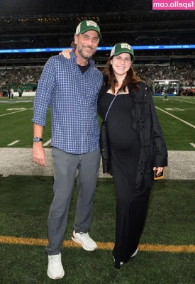 Alexandra Daddario [ alexandra-daddario ] - Take me on the table but open those damn blinds