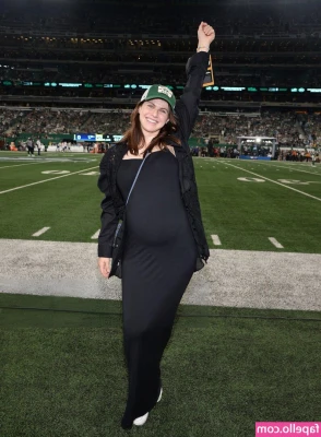 Alexandra Daddario [ alexandra-daddario ] - Yes I suck at transitions, we're not here to chat about that lolol I