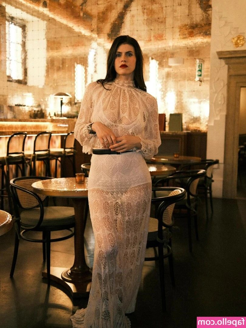 Alexandra Daddario [ alexandra-daddario ] - horror movies n chill w me?
