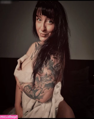 Skelli - Back home in Vancouver  Time for a magical candlelit shower  Back on