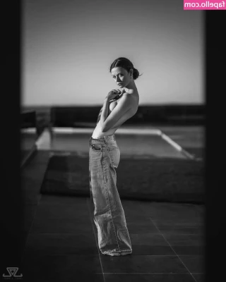Vanille Barres [ vanille-barres ] - Balls  ass and only me in bed   do you join  Photographer 