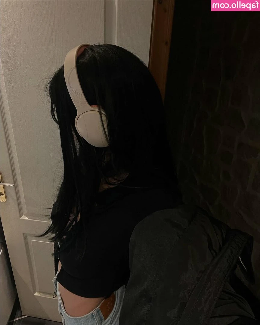 Manon Lara [ manon-lara ] - Do we keep this on or? I can tease you forever in it..just say you