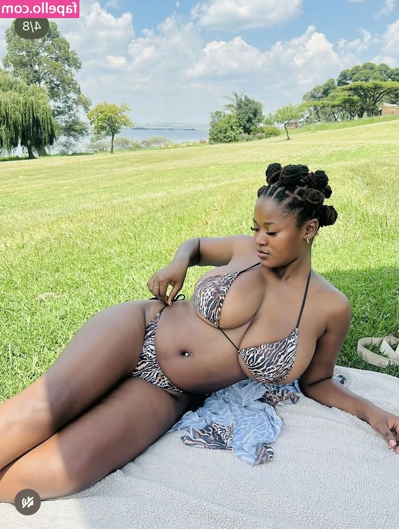 Toya_asaa [ toya-asaa ] - Enjoying your view baby?😋😜