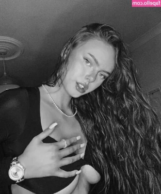 Olivia Safiri [ olivia-safiri ] - tell her about me