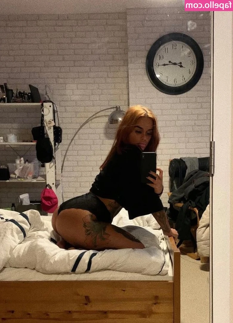 Sophie Henson [ sophie-henson ] - Do you feel like watching an amazing video? 💦💦 you'll love