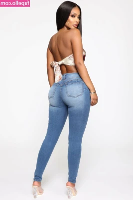 Skinny Jean [ skinny-jean ] - Thongs & new kicks make for the perfect Thursday fit 😌