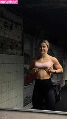 Bente van Stiphout [ bente-van-stiphout ] - Looking sexy
