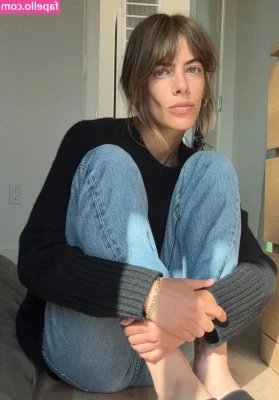 Emily Labowe [ emily-labowe ] - Tits out in the car 😳😜
