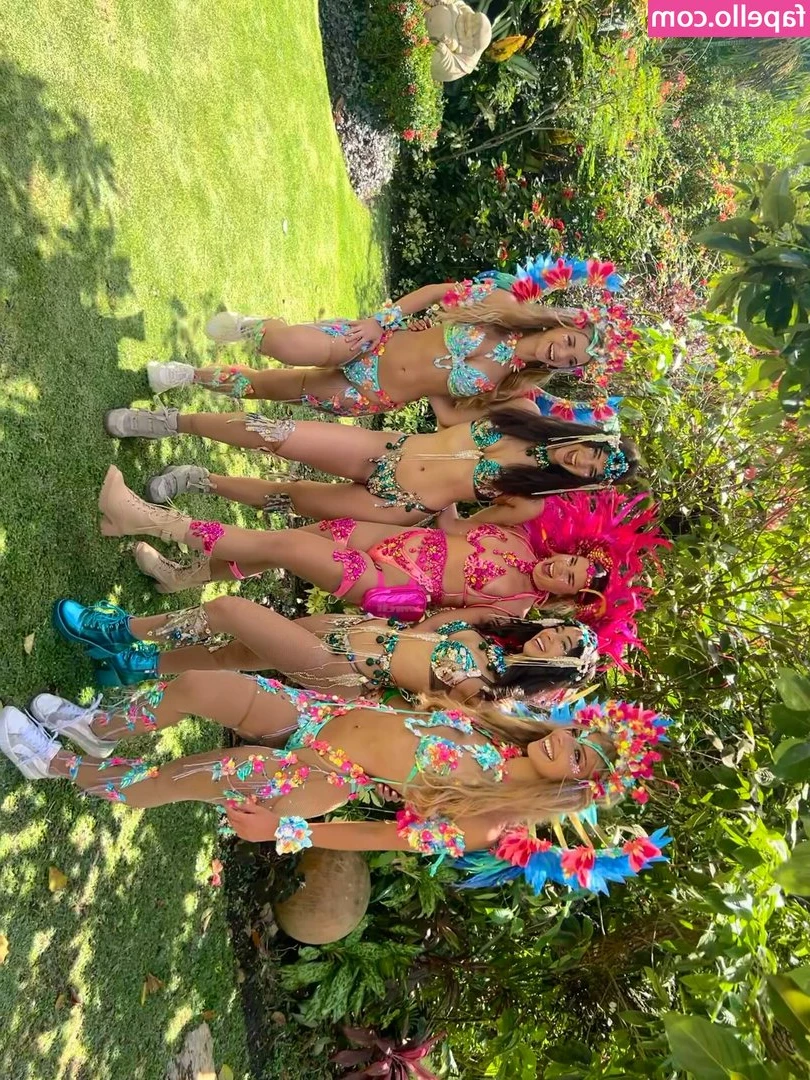Bella Laverock [ bella-laverock ] - Lil surprise under my dress 💖
