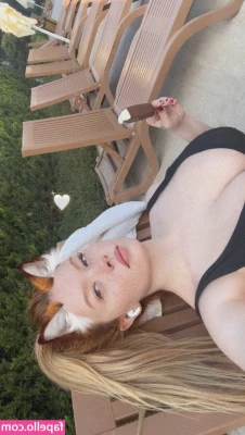 burce.imp [ burce-imp ] - Raise a hand if you love feet!