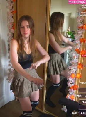 mira.004 [ mira-004 ] - Daily reminder that Aunty loves her stink butts 🫶🏼