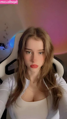 mira.004 [ mira-004 ] - Goodmorning babes Like this pic if you love my curves 🥰