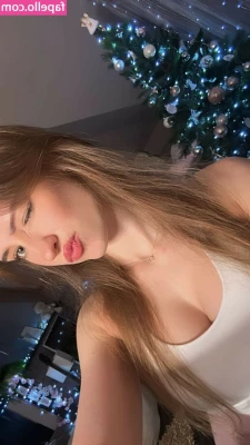 mira.004 [ mira-004 ] - Prepare you're tongue and cock for me 😍